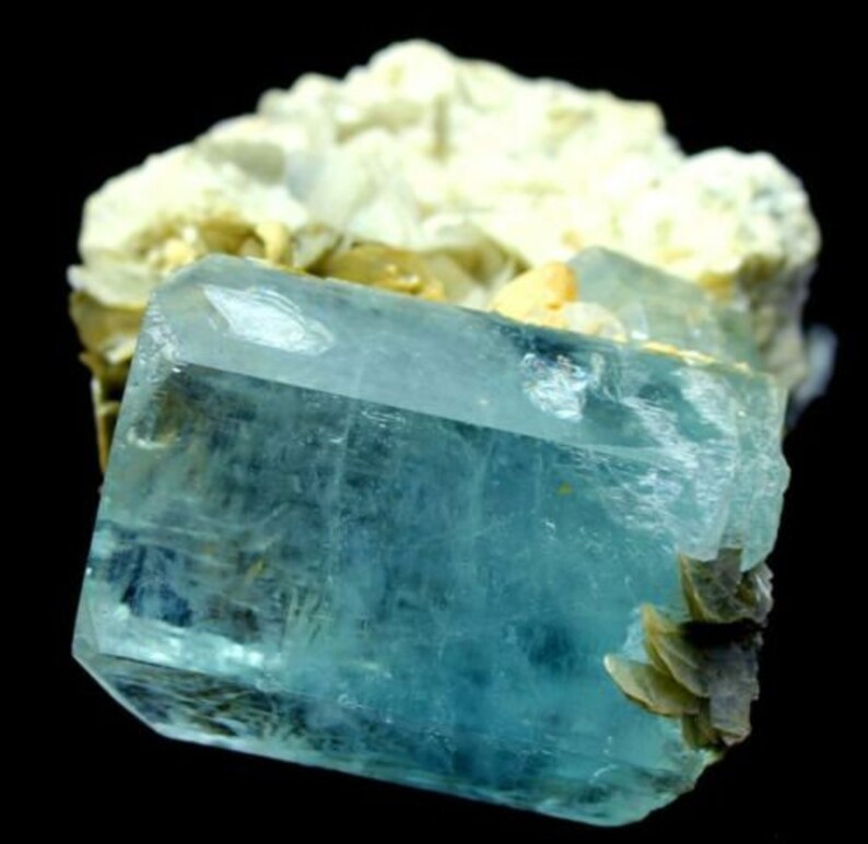 413 g DT Gem Grade Natural Light Blue Aquamarine Crystal on Matrix – Nagar (61 × 95 × 54 mm)