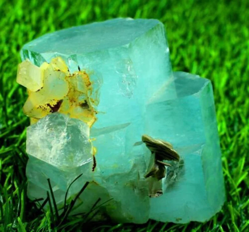 516 gm Terminated Natural Sky Blue Aquamarine Crystal Cluster with Smoky Quartz