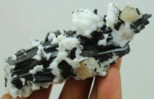 95 g Terminated Apatite with Albite on Schorl Tourmaline Crystal Cluster – Skardu (128 × 51 × 17 mm)