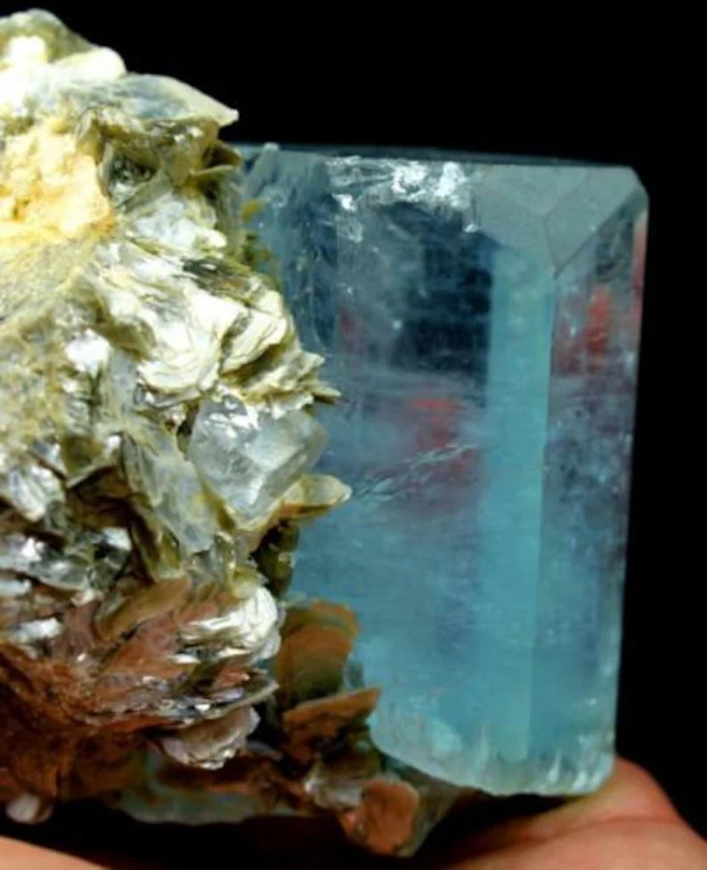 413 g DT Gem Grade Natural Light Blue Aquamarine Crystal on Matrix – Nagar (61 × 95 × 54 mm)