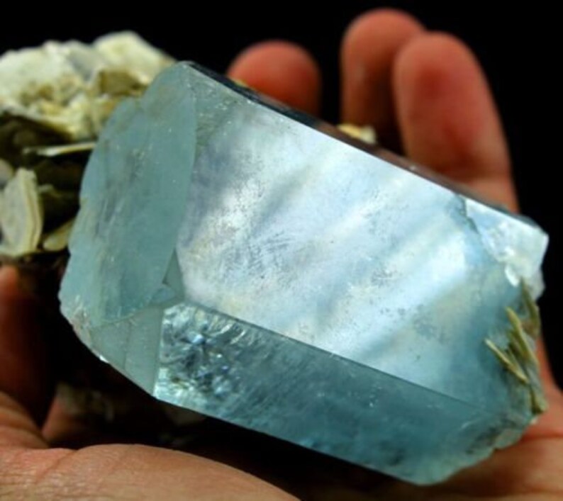 413 g DT Gem Grade Natural Light Blue Aquamarine Crystal on Matrix – Nagar (61 × 95 × 54 mm)