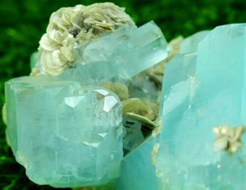 1028 Gm Undamaged & DT Natural Sky Blue Stepped Gemmy Aquamarine Crystal Cluster – Nagar Origin