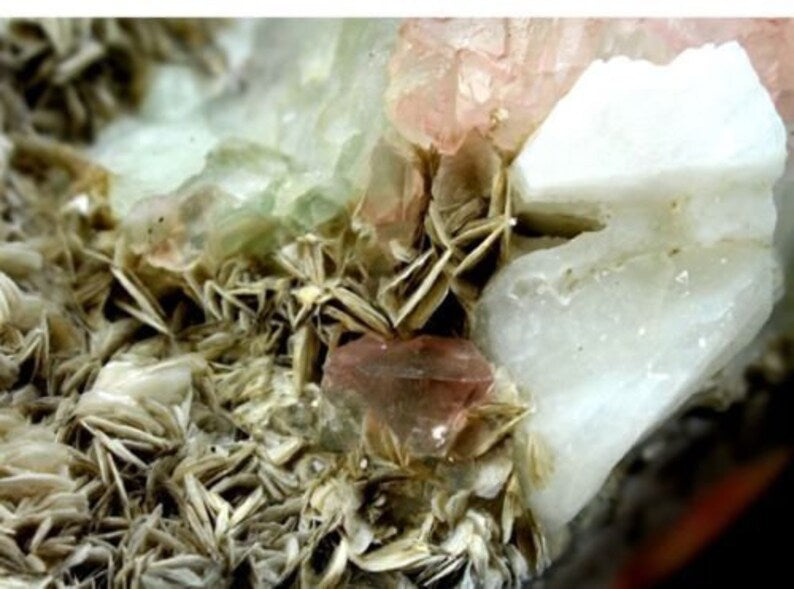 1078 Gm Undamaged Terminated Natural Gemmy Fluorite with Milky Topaz & Muscovite – Skardu Origin