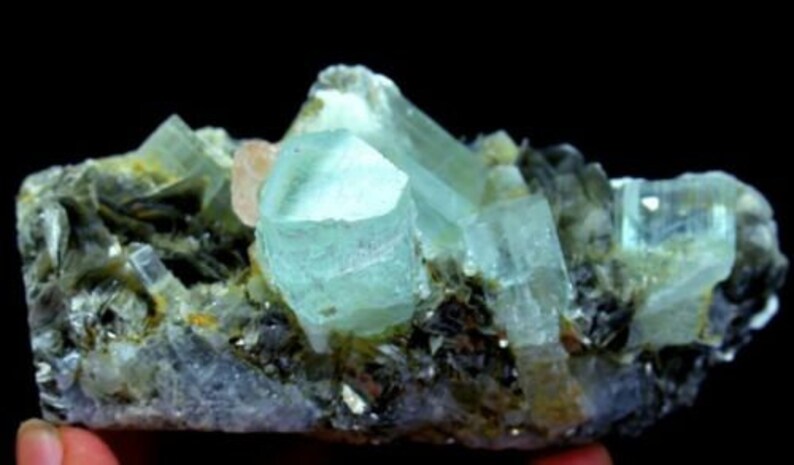 357 g Undamaged & Terminated Aquamarine Crystal Cluster with Pinkish Fluorite – Skardu, Pakistan