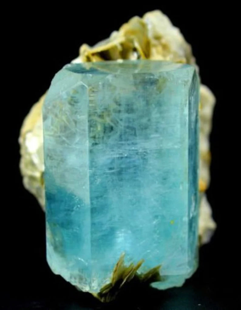 413 g DT Gem Grade Natural Light Blue Aquamarine Crystal on Matrix – Nagar (61 × 95 × 54 mm)